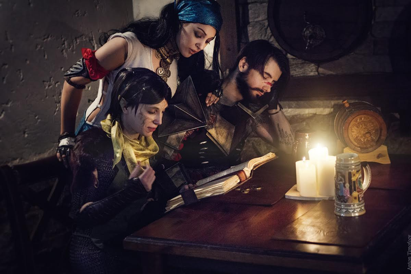 Illustration for article titled Dragon Age Cosplay Gets Hammered, Makes Out